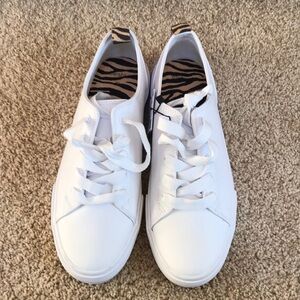 NWOB! Bershka SZ 9, white with animal print shoes